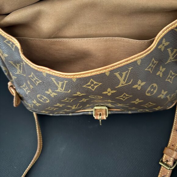 AUTHENTIC VINTAGE LOUIS VUITTON MONOGRAM "SAUMUR" 30 SHOULDER BAG/CROSSBODY - Picture 8 of 10